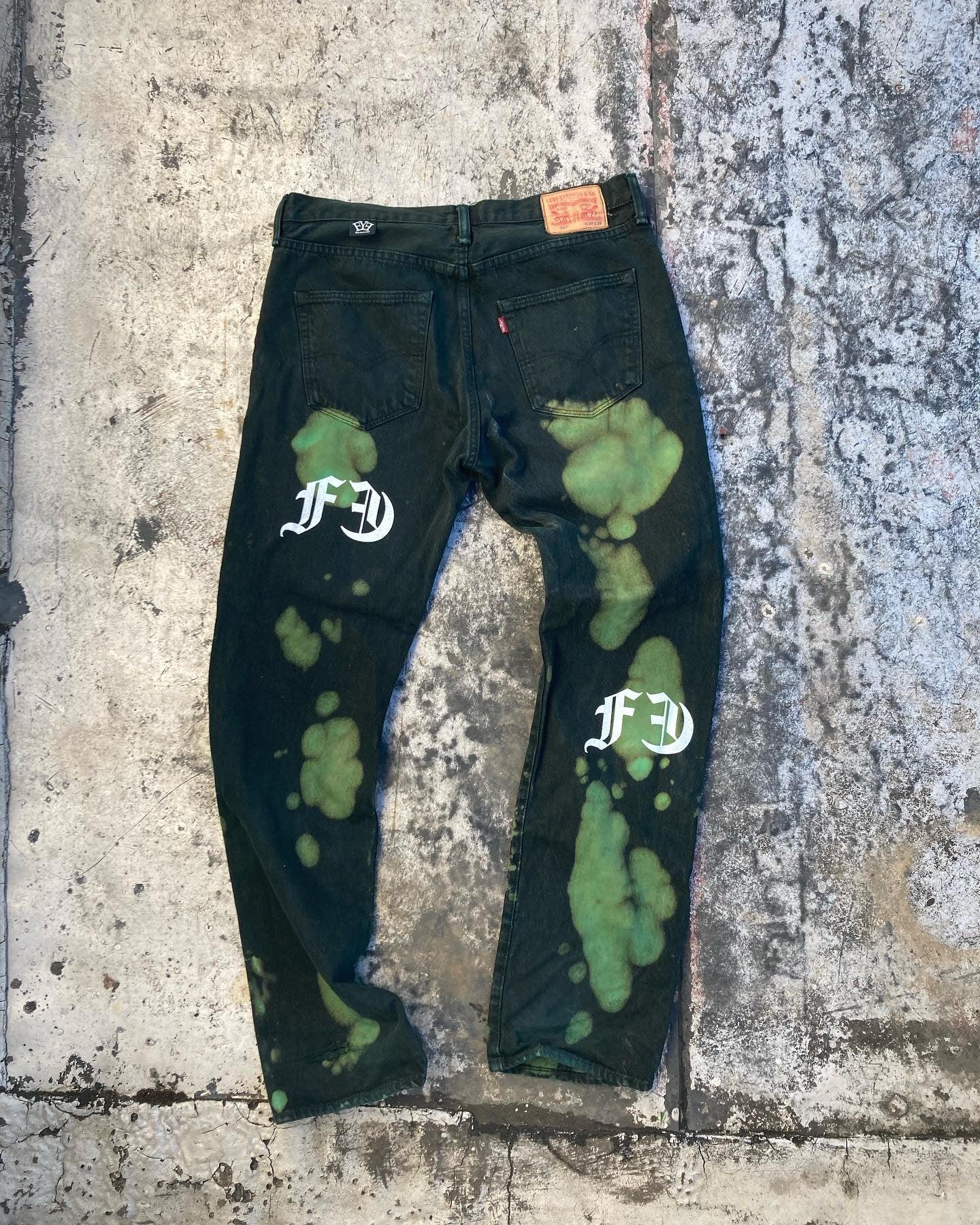 Black/green jeans